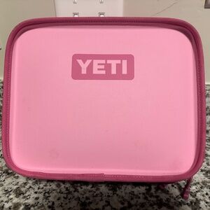 Yet Daytrip lunch bag Pink- Like new